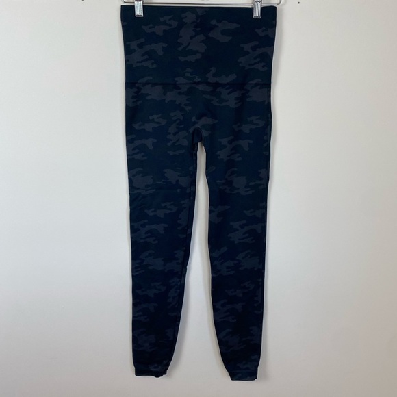 Spanx Look at Me Now Seamless Leggings - Picture 2 of 5